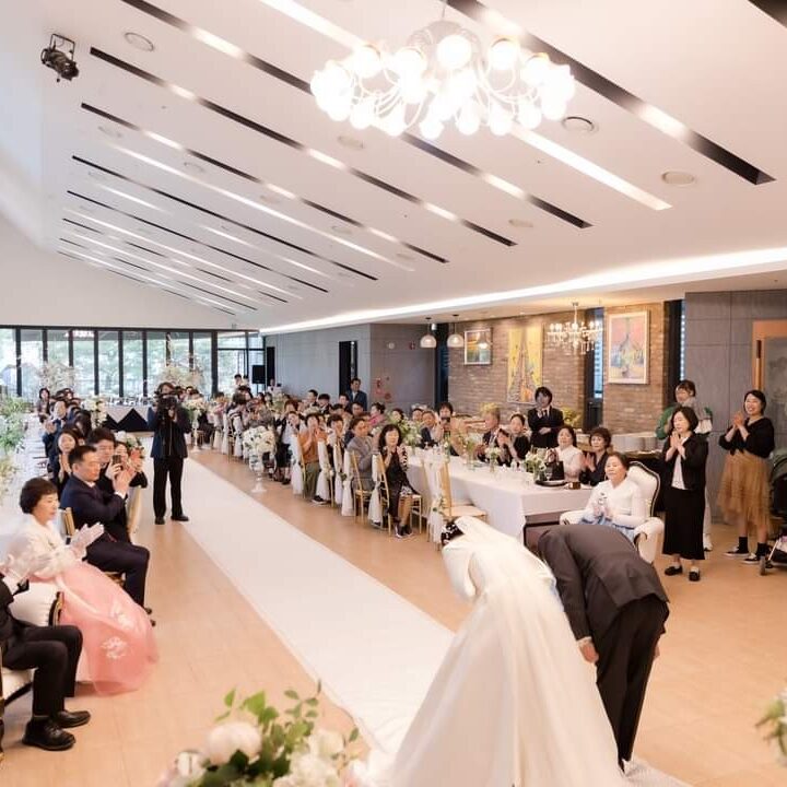 결혼식에 돈 쓰는 게 아깝다던 신부님의 스몰 웨딩 사례 8 결혼식에 돈 쓰는 게 아깝다던 신부님의 스몰 웨딩 사례9 260407 1 edited