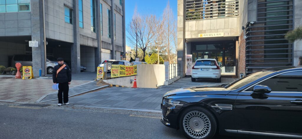 주차가 편한 라미컨벤션웨딩홀입니다. 3 주차가 편한 라미컨벤션웨딩홀입니다.3 260407